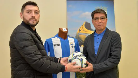 Pepe Rojas: «Estoy aquí para intentar jugar con el Lorca en el fútbol profesional»