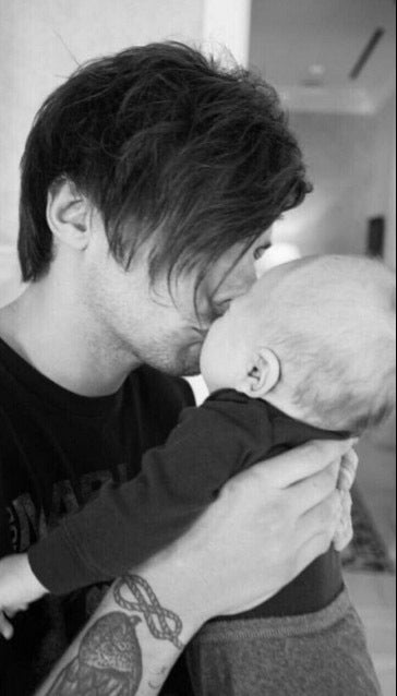 Louis Tomlinson, de One Direction, podría preparar una fiesta de cumpleaños a su hijo