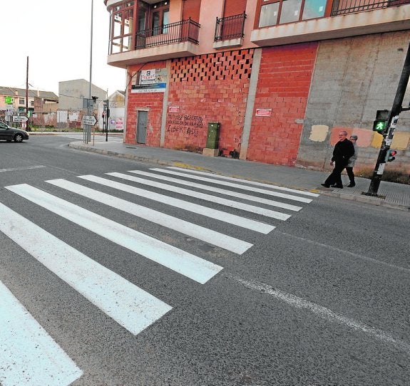 Un paso de cebra recién pintado en el centro de La Palma. agm