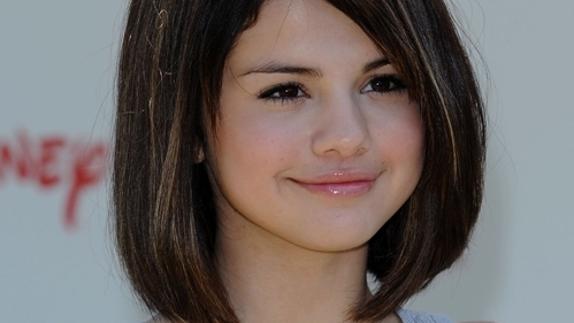 Selena Gomez vuelve a cambiar de look y hace esto con su pelo