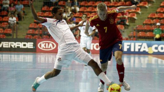 Miguelín, en un partido con la selección española. 