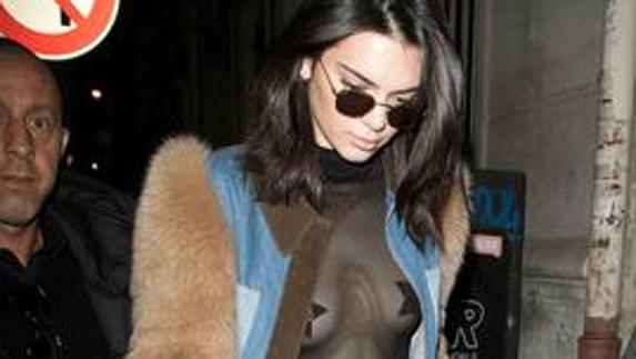 Kendall Jenner se pasa al lado oscuro y de las transparencias