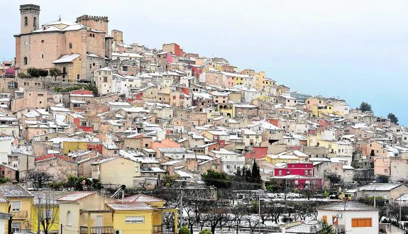 Moratalla, cubierta de blanco por la última nevada, es uno de los destinos más demandados por murcianos y turistas. Vicente Vicens/AGM
