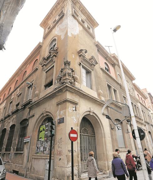 Aspecto actual del edificio de Correos, cerrado desde los años 80 del siglo pasado