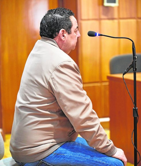 David Sánchez, ayer, en el Palacio de Justicia de Murcia, donde reconoció los hechos.