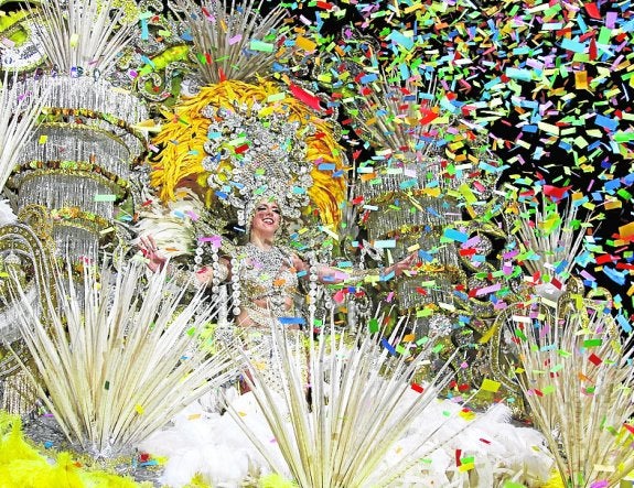 Lorena Arias, nueva Reina del Carnaval.
