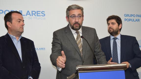 Víctor Martínez durante la comparecencia.