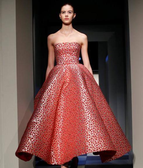 Un vestido del diseñador Oscar de la Renta. 