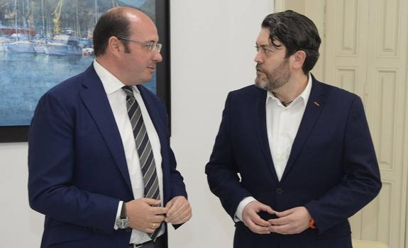Pedro Antonio Sánchez y Miguel Sánchez, durante la reunión que mantuvieron el pasado 2 de marzo en el Palacio Aguirre, en Cartagena.