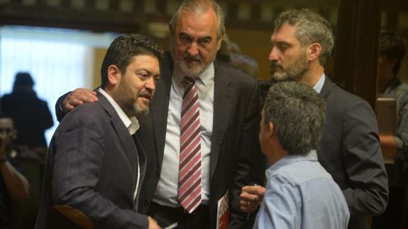 Sánchez, Tovar y Urralburu, en una imagen de archivo.