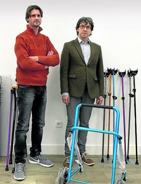 Miguel Camppiello y Rafael Vidal, con algunos de sus productos. 