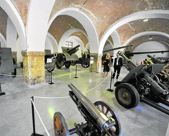 Interior de una de las salas de la colección permanente del Museo Histórico Militar. 