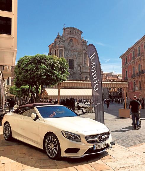 Dimovil y el Clase S Cabrio presiden la presentación de la revista sardinera