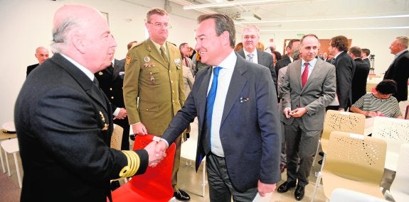 Defensa prevé dotar de más presupuesto y trabajo a Navantia para asegurar su futuro