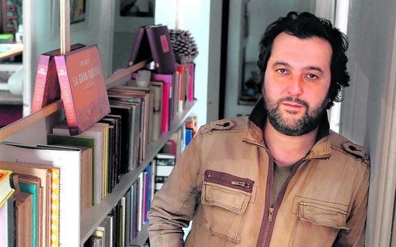 El escritor Álvaro Colomer reconstruye en su novela la batalla de Najaf.