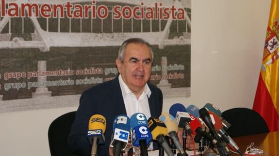 Rafael González Tovar, secretario general del PSRM-PSOE. 