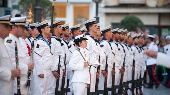 Arriado solemne de bandera en Capitanía