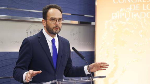 Antonio Hernando, en rueda de prensa. 