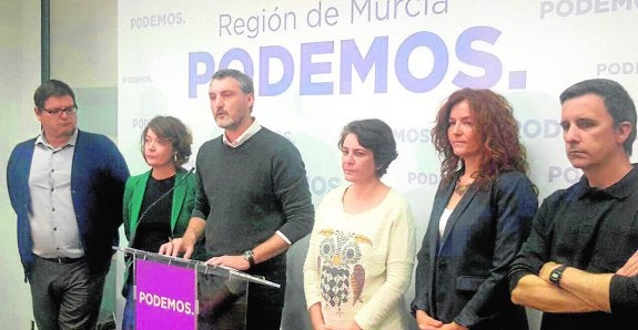 Óscar Urralburu, secretario de Podemos, ayer, en una rueda de prensa tras la dimisión de PAS.