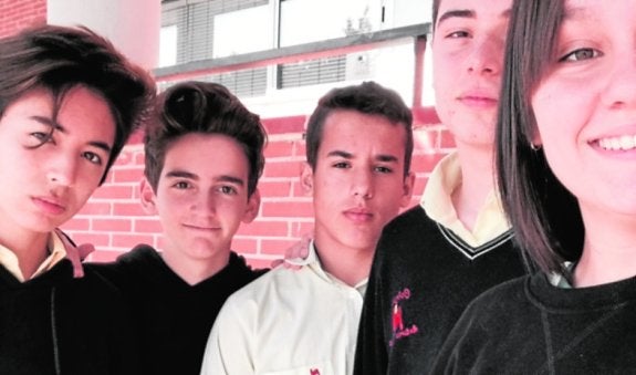 Chatter Box. Fernando Llamas, Tomás Kim, Iván Fernández, José Antonio Moñino y Rhianna Velasco forman este equipo de Cabezo de Torres 