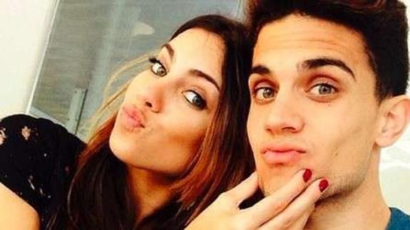 Marc Bartra y Melissa Jiménez.
