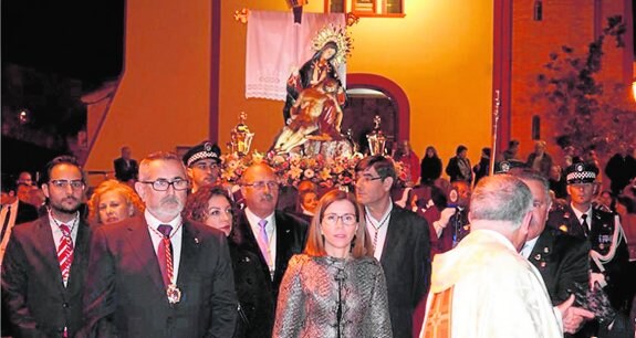 Ana Belén Castejón asistió a la procesión del Viernes de Dolores de Alumbres.