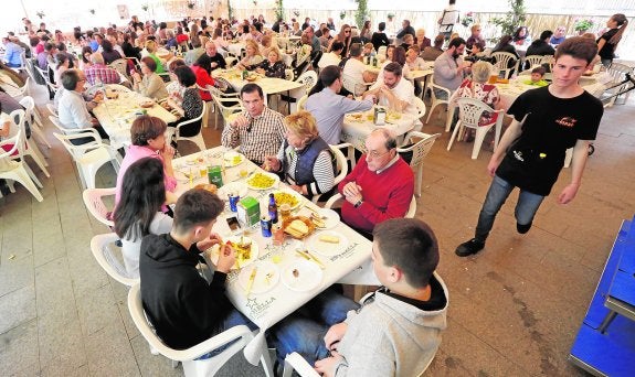 Comedores llenos en el primer día de barracas