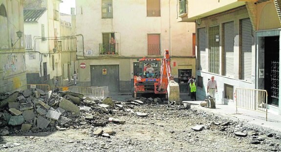 Obras de saneamiento y abastecimiento en el casco antiguo de Cieza incluidas en el Plan de Obras y Servicios. La foto es de archivo.