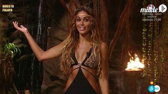 Lara Álvarez con uno de los bañadores del año pasado.