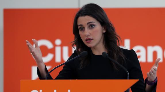 La portavoz de C's, Inés Arrimadas, ayer en rueda de prensa.