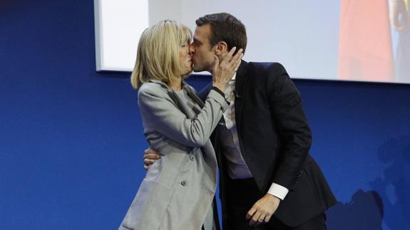 Brigitte Trogneaux y Emmanuel Macron