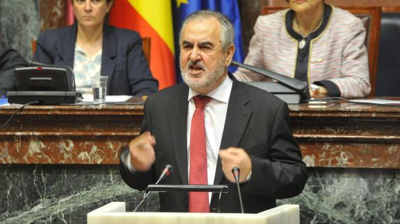 González Tovar comparece en la Asamblea.