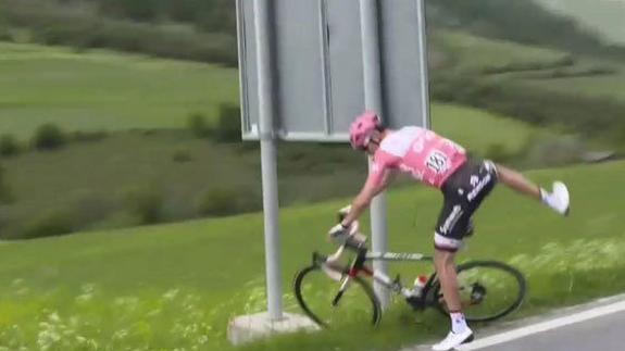 Tom Dumoulin, obligado a parar en el Giro por un apretón intestinal
