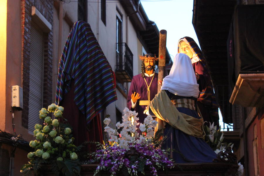 Procesión María al pie de la cruz