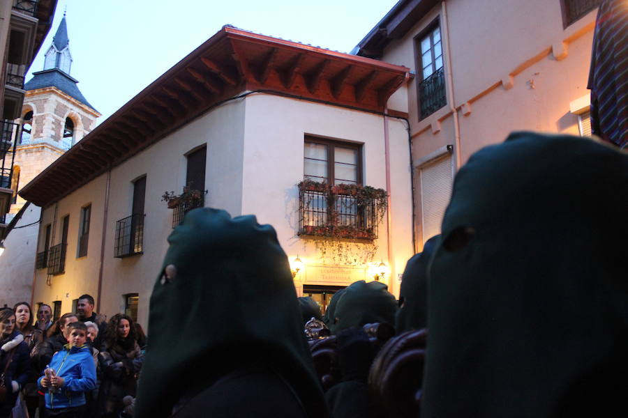Procesión María al pie de la cruz