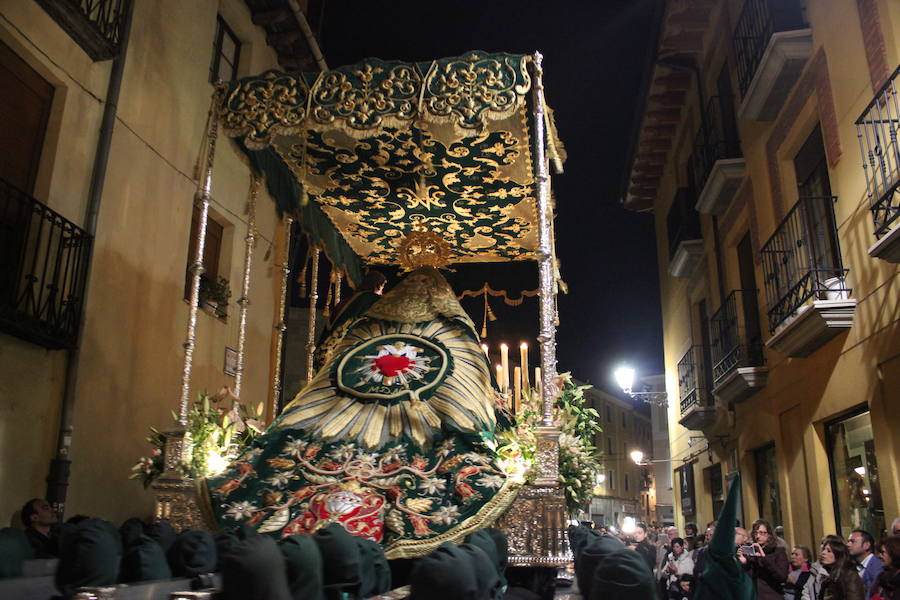 Procesión María al pie de la cruz