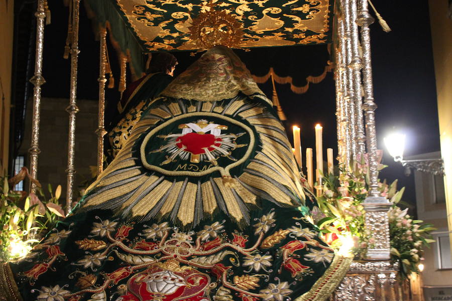 Procesión María al pie de la cruz