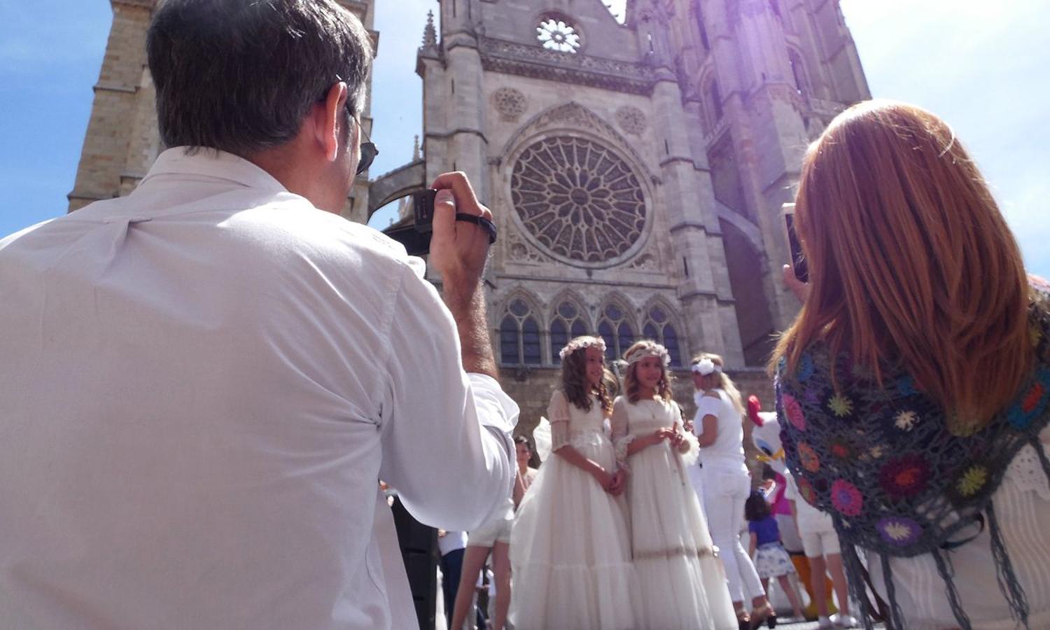 De blanco, por León