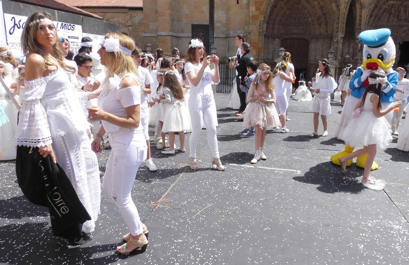 De blanco, por León