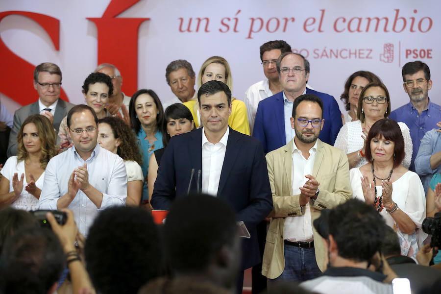 El secretario general del PSOE, Pedro Sánchez durante su comparecencia ante los medios.