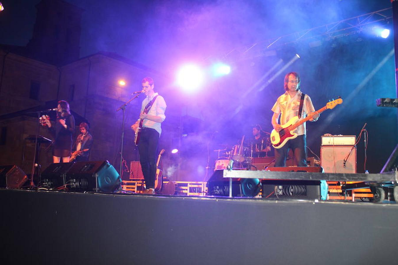 The Bright, por y para León