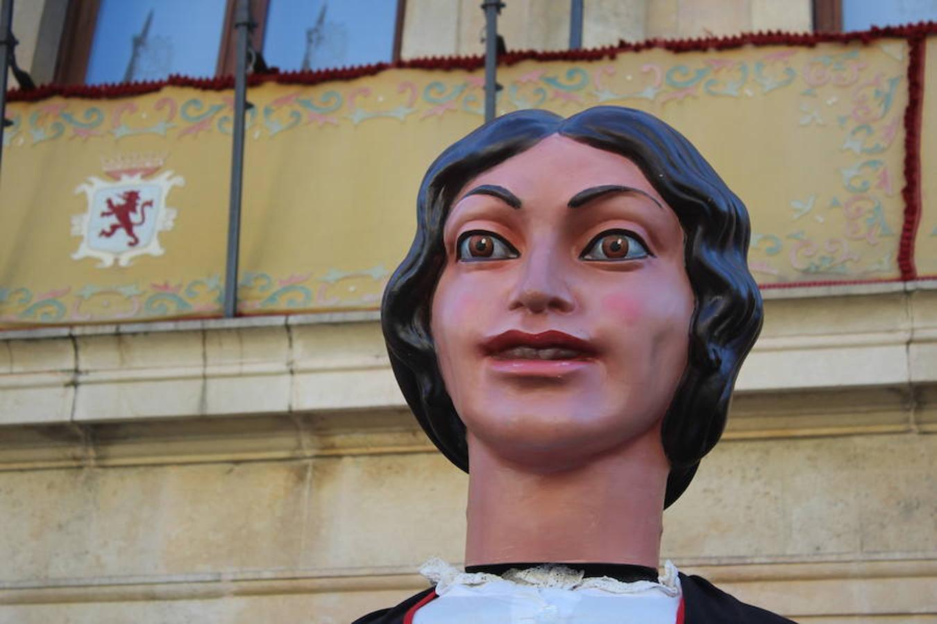 Gigantes, cabezudos y León