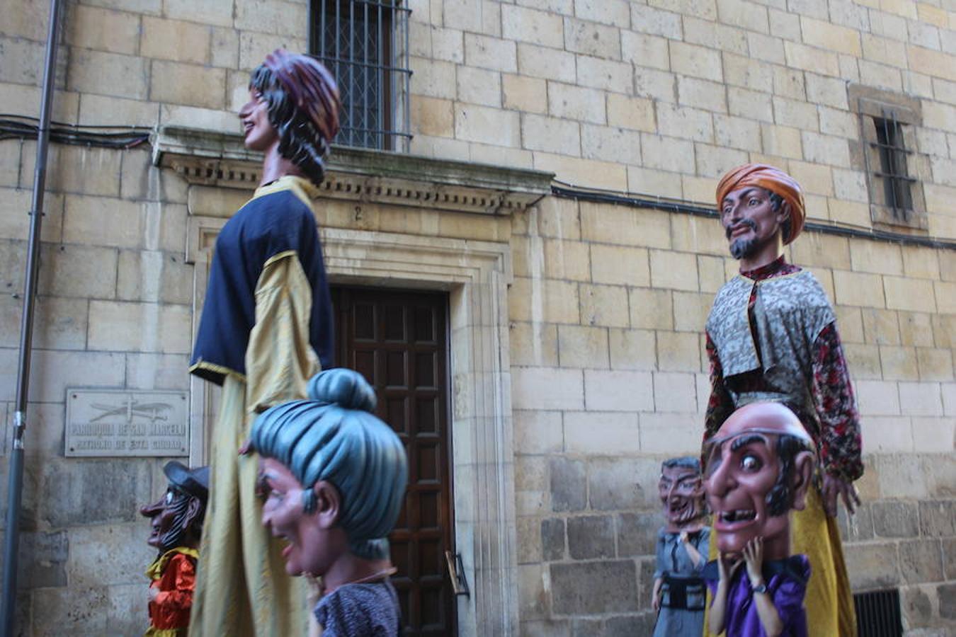 Gigantes, cabezudos y León