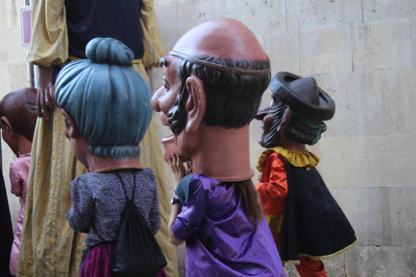 Gigantes, cabezudos y León