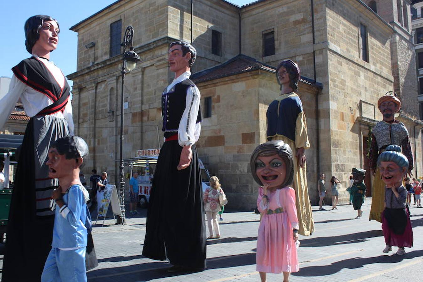 Gigantes, cabezudos y León