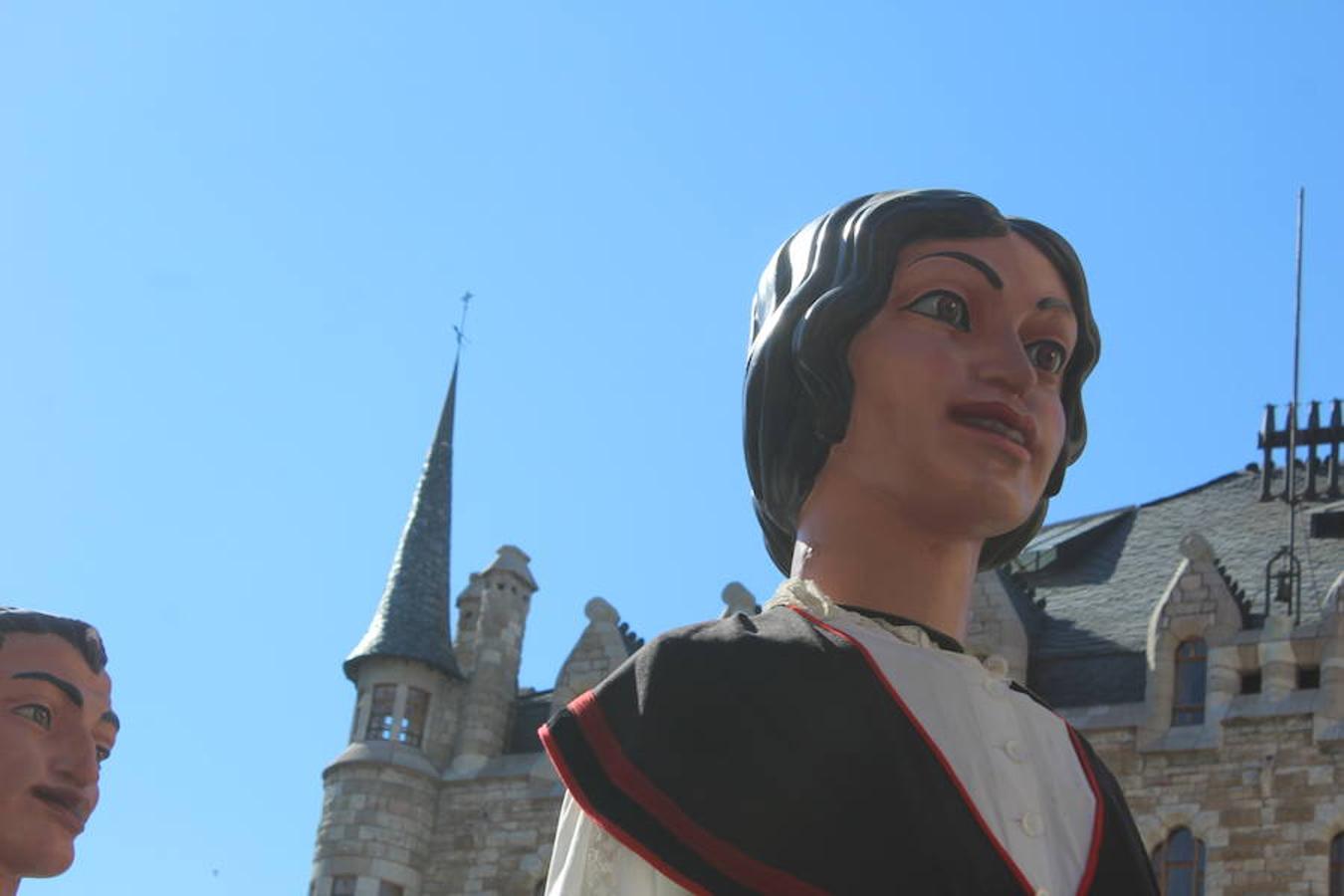 Gigantes, cabezudos y León