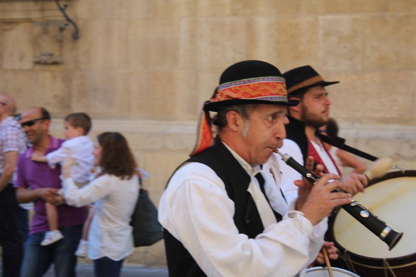 Gigantes, cabezudos y León