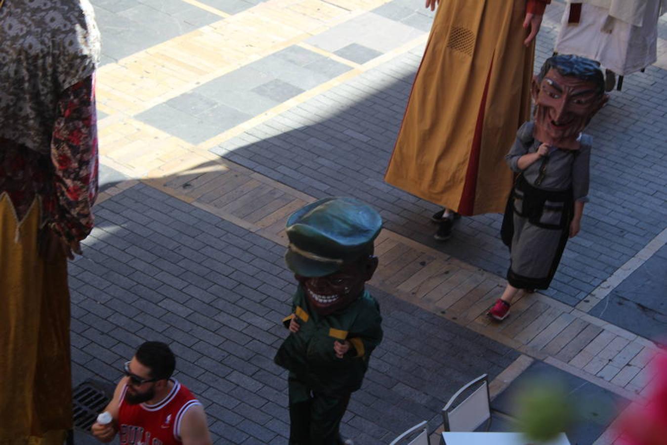 Gigantes, cabezudos y León