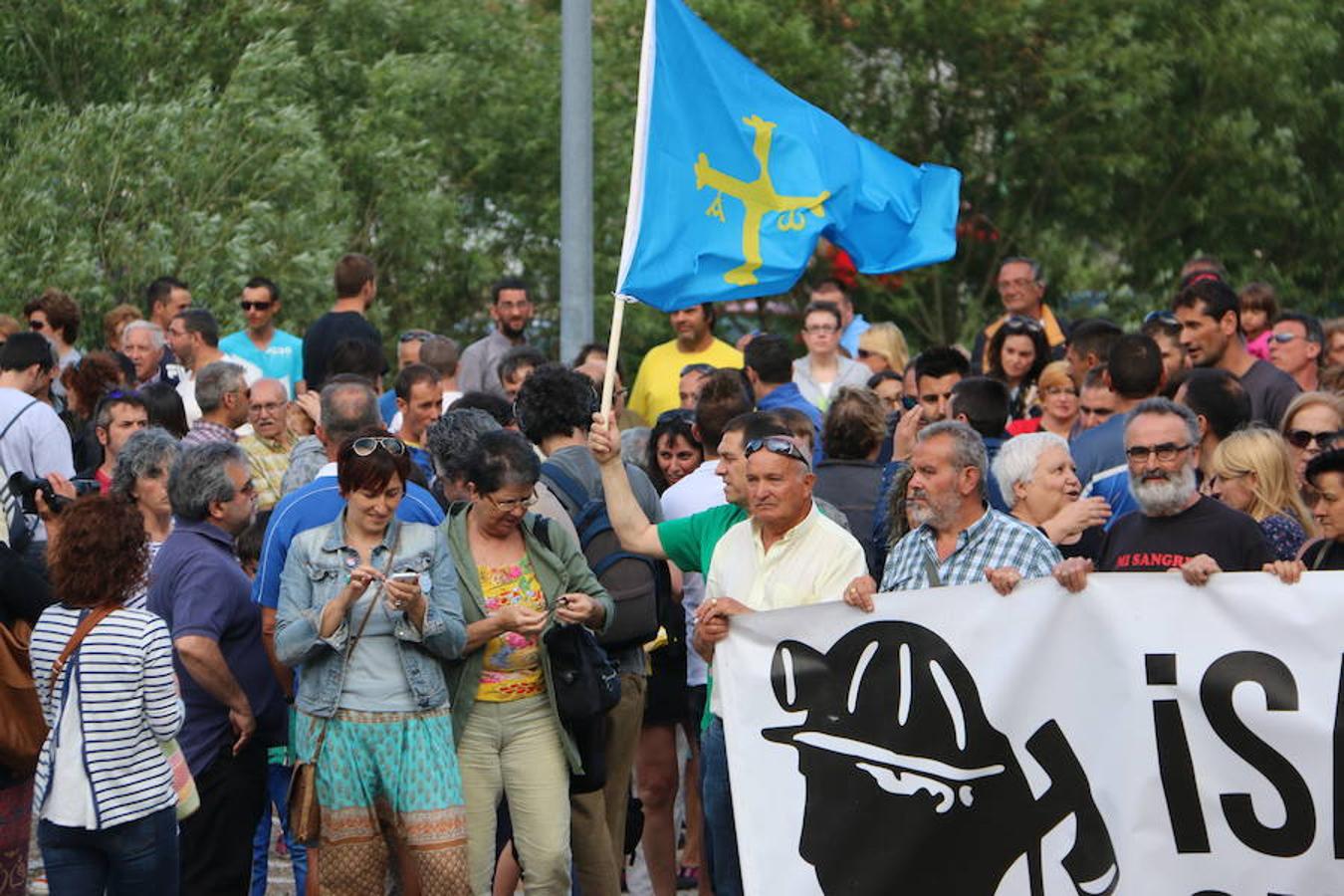 Ciñera sale a la carretera en defensa de la minería