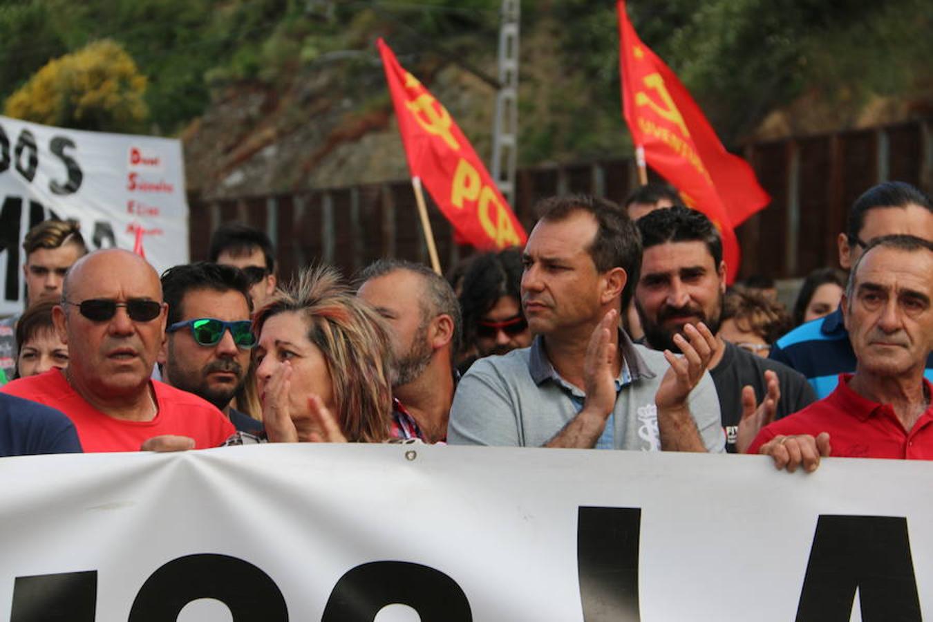 Ciñera sale a la carretera en defensa de la minería